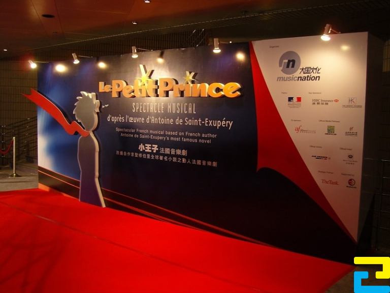 Quy trình nhận dịch vụ in backdrop check in đẹp