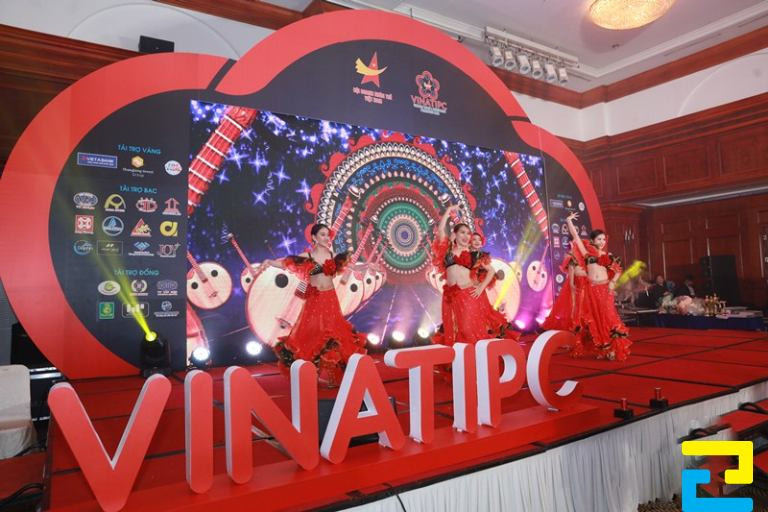 Backdrop in trên chất liệu mica