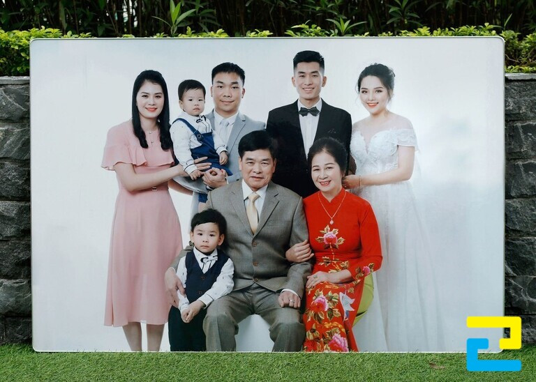 Mẫu in hình lên mica hình gia đình