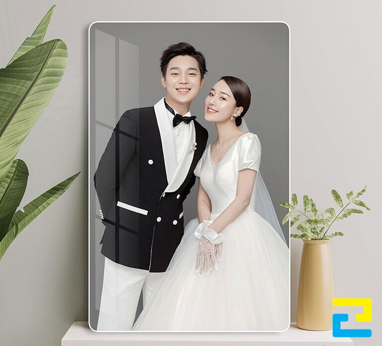 Mẫu in lên mica hình cưới cô dâu chú rể kiểu chữ nhật, khổ dọc