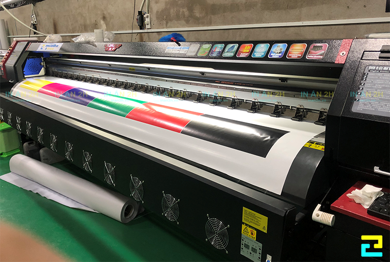 Màu sắc trên băng rôn cần nổi bật, hình ảnh tươi mới, tràn đầy sức sống