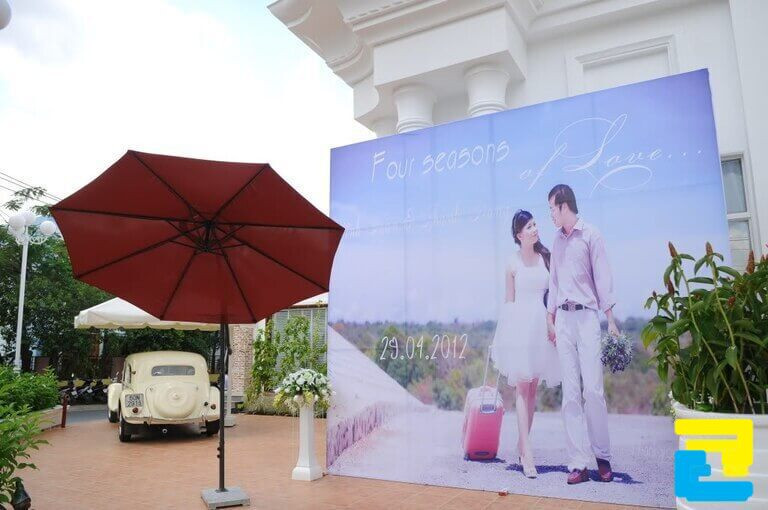 In backdrop tiệc cưới