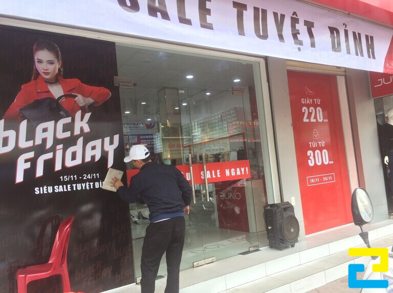 In PP dán kính quảng cáo sự kiện black friday
