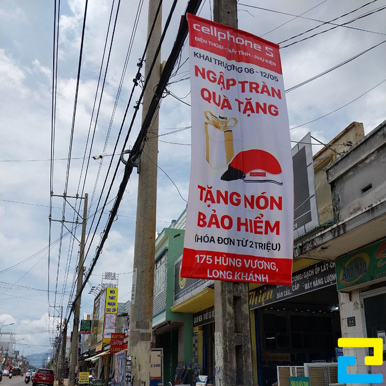 Trong suốt thời gian treo băng rôn, các bạn cần kiểm tra tình trạng của băng rôn được treo