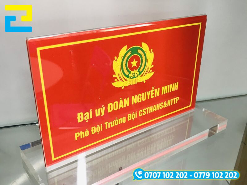 Biển chức danh mica in uv