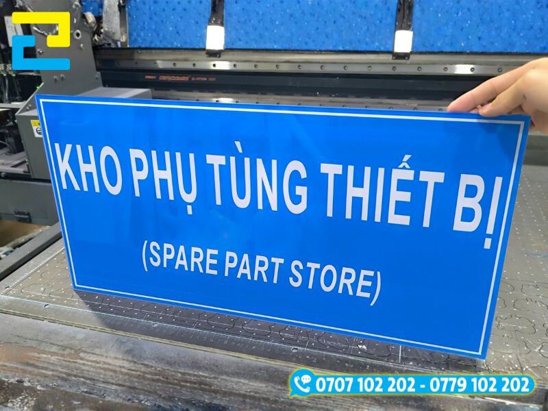 Biển tên phòng khu phụ tùng chất liệu mica