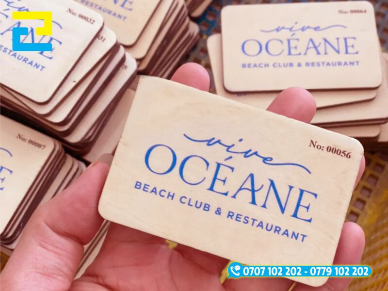 In logo khách sạn lên gỗ