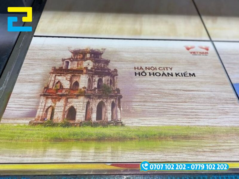 In hình Hồ Hoàn Kiếm Hà Nội lên gỗ bằng công nghệ UV