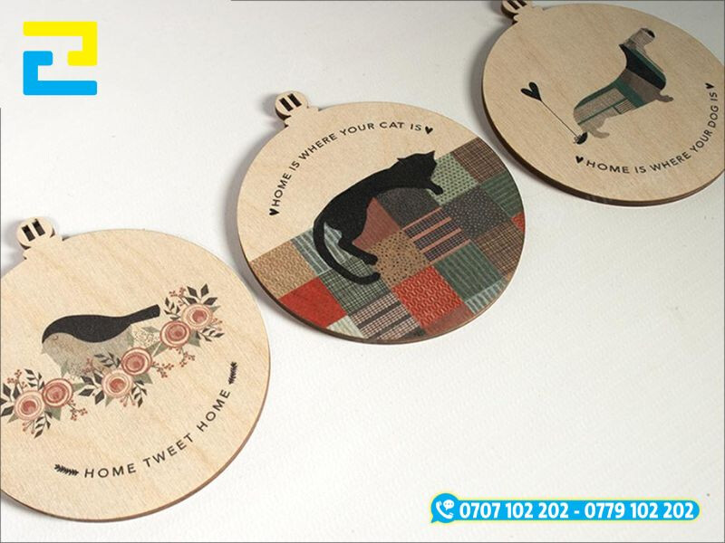 In logo homestay lên gỗ để trang trí